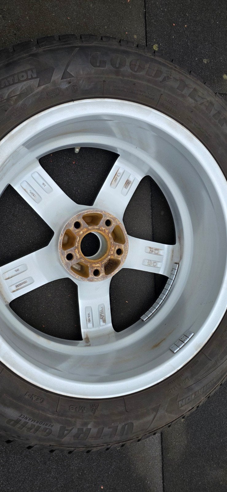 Foto 16 van Winterbanden op lichtmetalen velgen 225/60 R18 104V