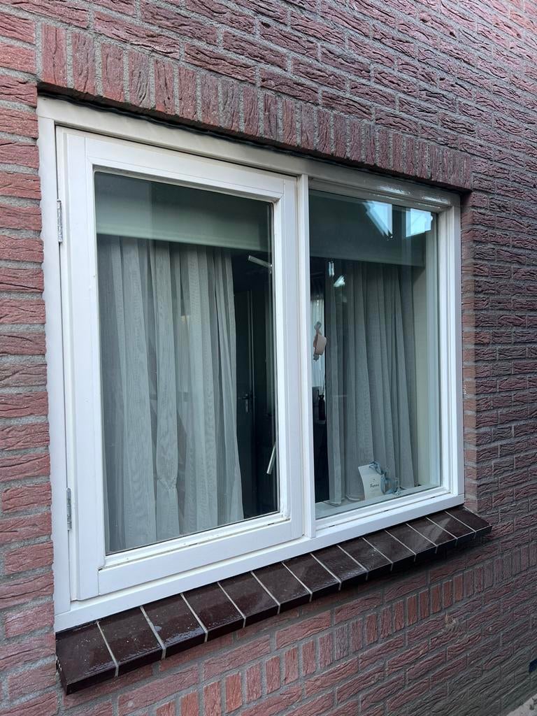 Raam dubbel glas met kozijn hout, Doe-het-zelf en Verbouw, Kozijnen en Schuifpuien, Raamkozijn, Zo goed als nieuw, Hout, Ophalen