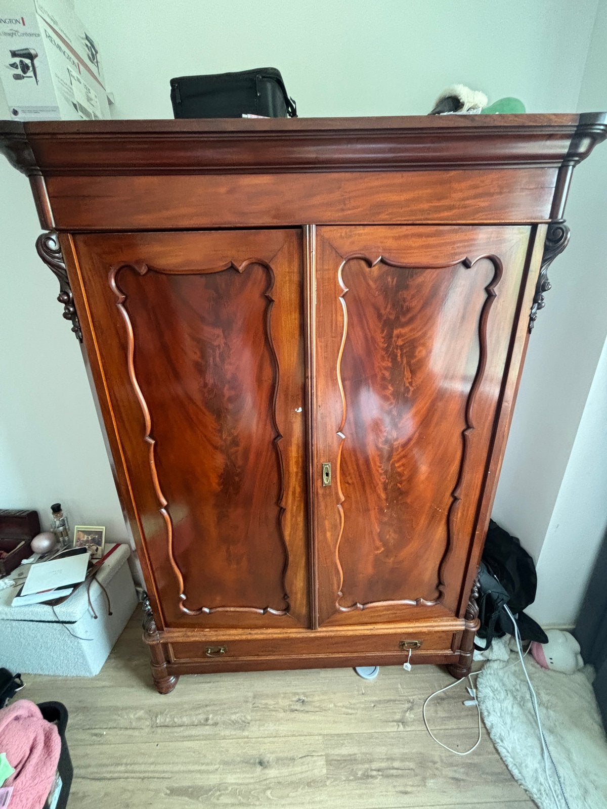 Antieke (kleding) kast, Ophalen