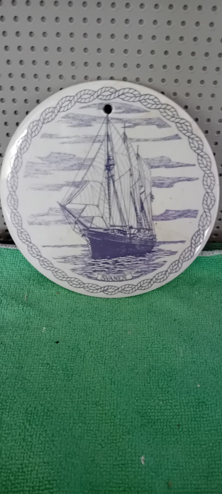 STAVANGER FLINT. Vintage ronde tegel van zeilschip Svanen, Ophalen of Verzenden