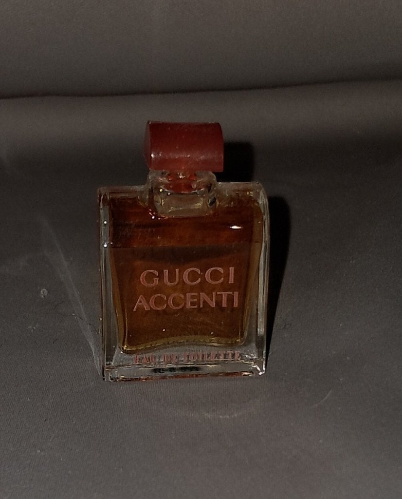 Parfum miniatuur - Gucci accenti, Verzamelen, Parfumverzamelingen, Ophalen of Verzenden, Zo goed als nieuw, Miniatuur, Gevuld