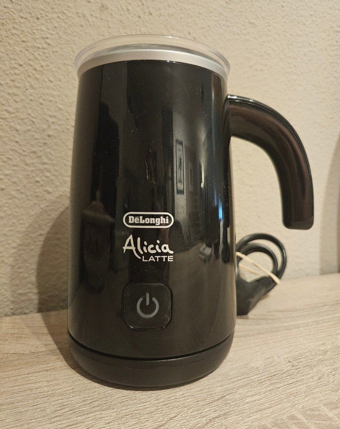 DeLonghi Alicia Latte Melkopschuimer EMF2.BK Zwart, Witgoed en Apparatuur, Melkopschuimers, Ophalen, Zo goed als nieuw, Elektrische melkopschuimer