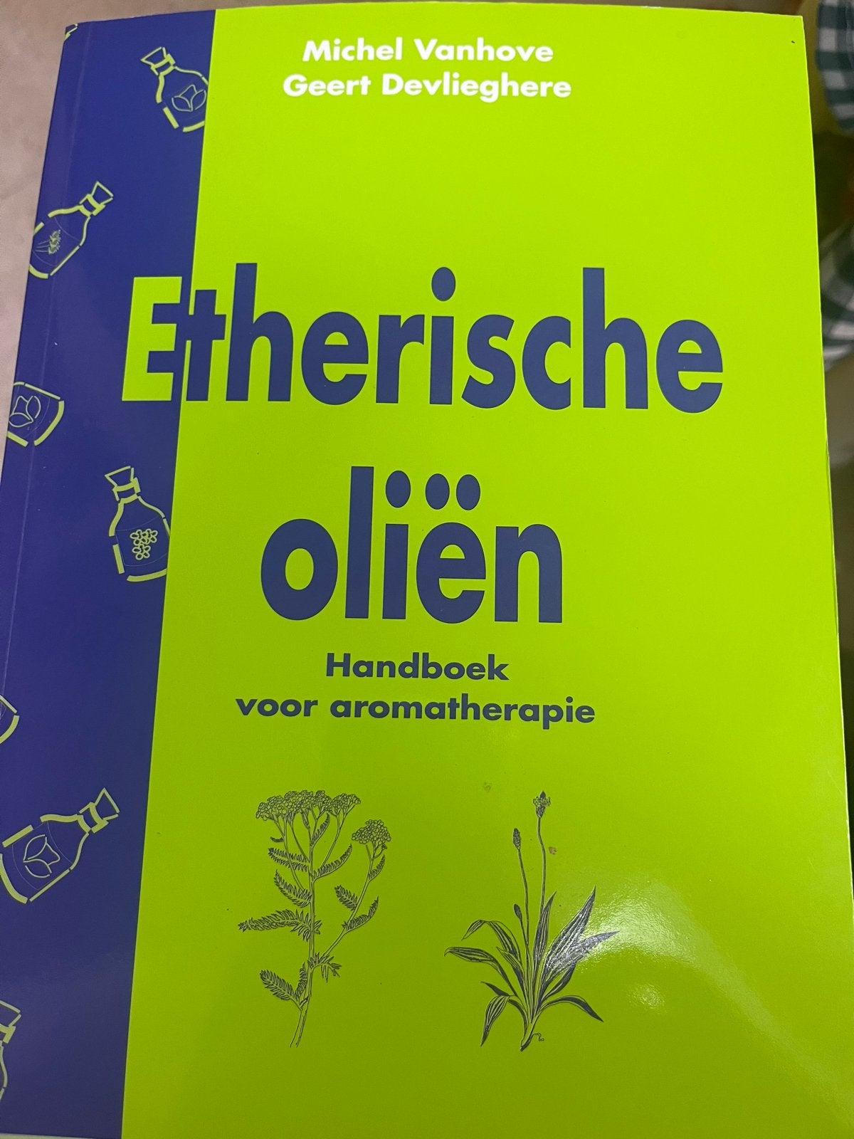 Etherische Oliën: Handboek voor Aromatherapie, Boeken, Ophalen of Verzenden, Nieuw, Kruiden en Alternatief
