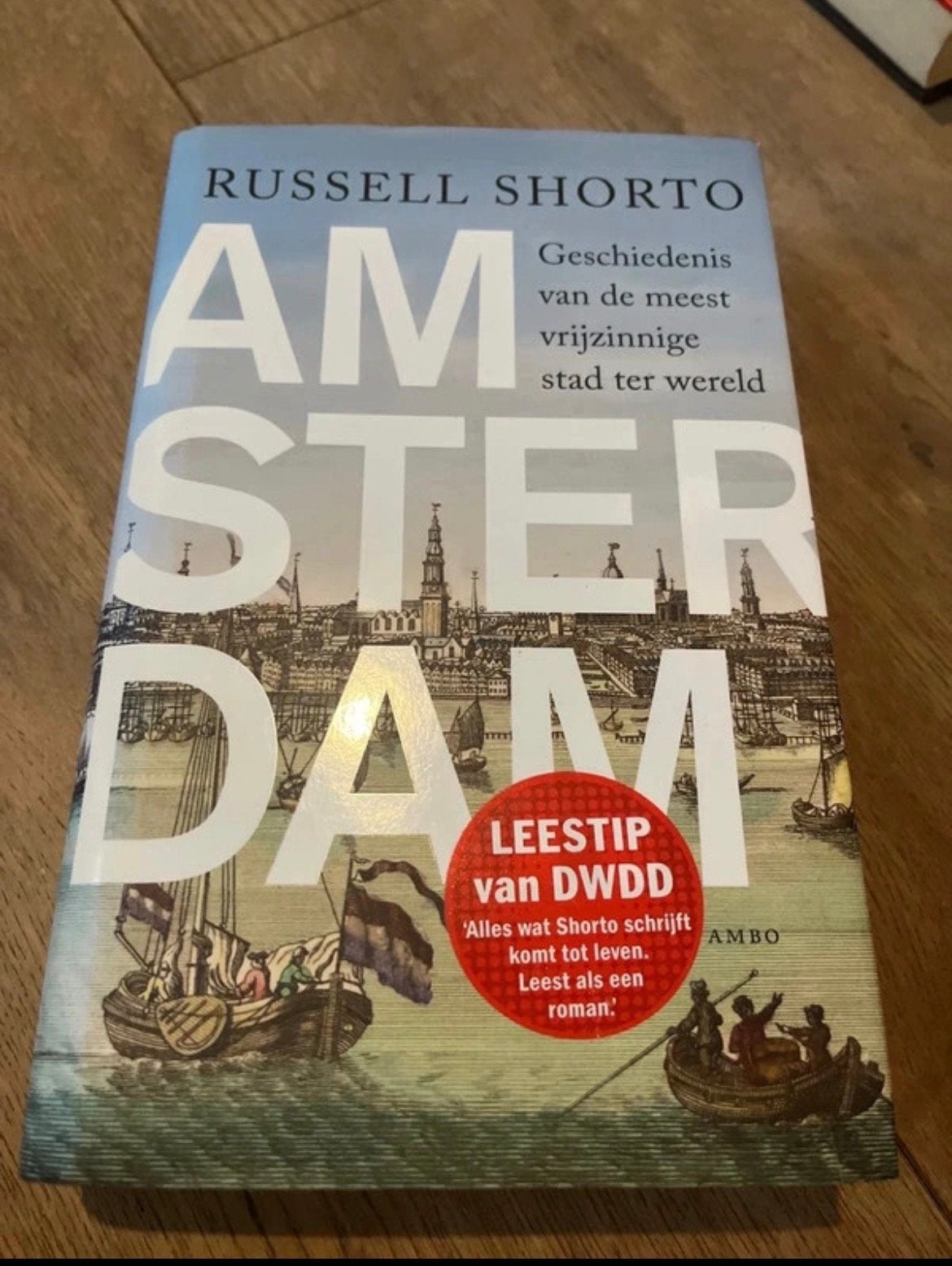 Amsterdam: Geschiedenis van de meest vrijzinnige stad ter we, Boeken, Ophalen of Verzenden, 20e eeuw of later, Zo goed als nieuw