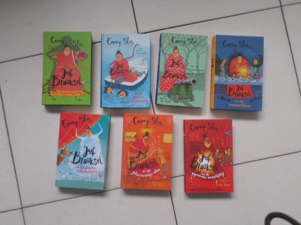 HARDCOVER boeken JUF BRAAKSEL !!! NIEUWSTAAT !!!, Boeken, Ophalen of Verzenden, Zo goed als nieuw, Carry Slee, Fictie algemeen
