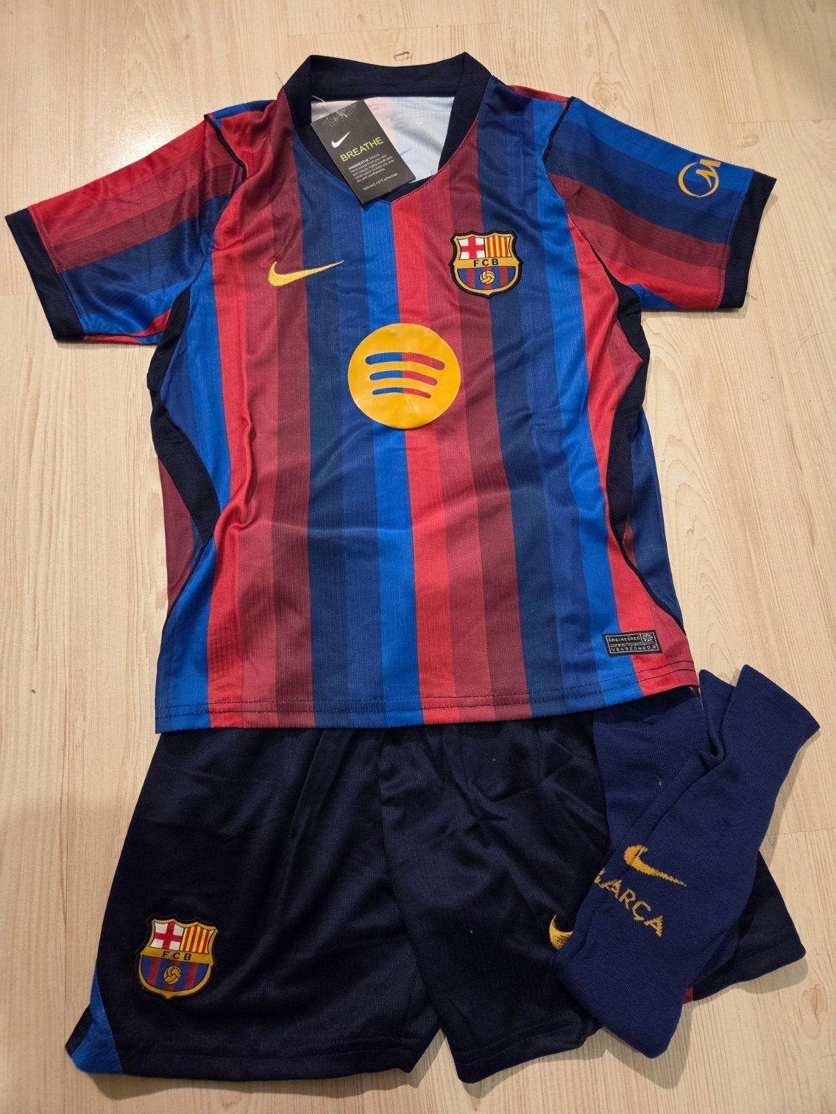 Barcelona Thuistenue 2026/2027 Maat 128/134 - Nieuw!, Kinderen en Baby's, Nieuw, Ophalen of Verzenden, Setje, Nike