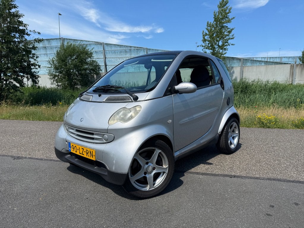 Smart 0.7 City Coupe 45KW AUT 2003 - LAGE KM NAP ORIGINEEL!✅, Auto's, Smart, Achterwielaandrijving, 18 €/maand, Origineel Nederlands