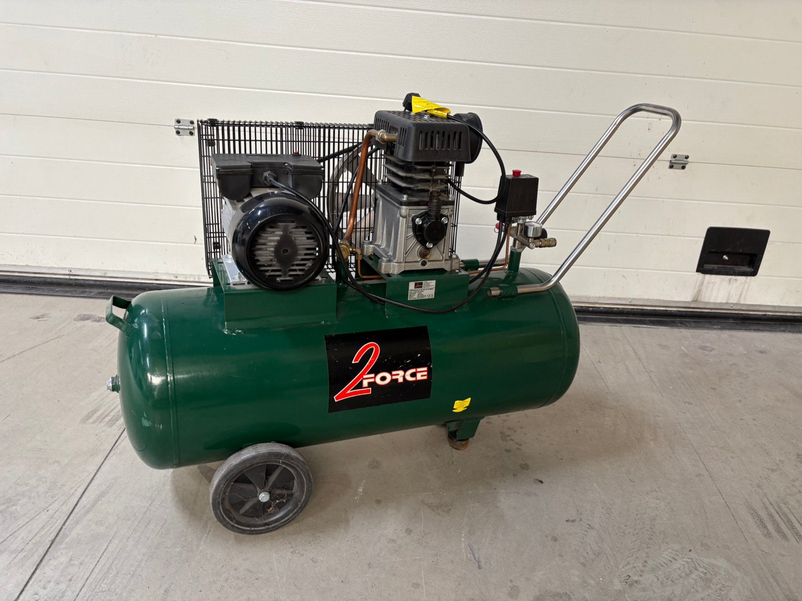 Mobiele Compressor 100L - Groen, Doe-het-zelf en Verbouw, Ophalen, 6 tot 10 bar, Zo goed als nieuw, 25 tot 100 liter