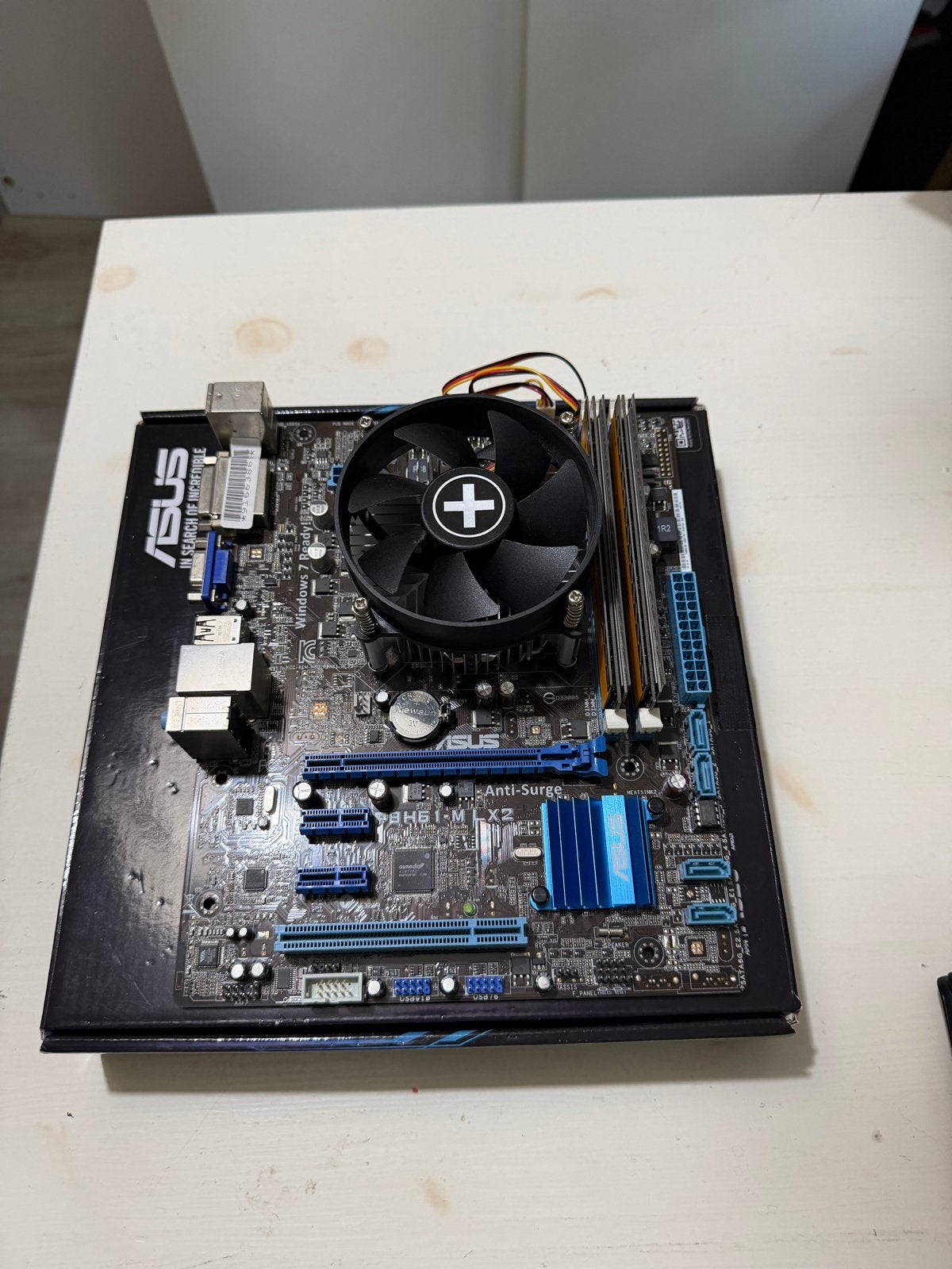 ASUS P8H61-M + Intel i5-2320 + 8GB DDR3, Computers en Software, Moederborden, Ophalen of Verzenden, Gebruikt, Intel, DDR3