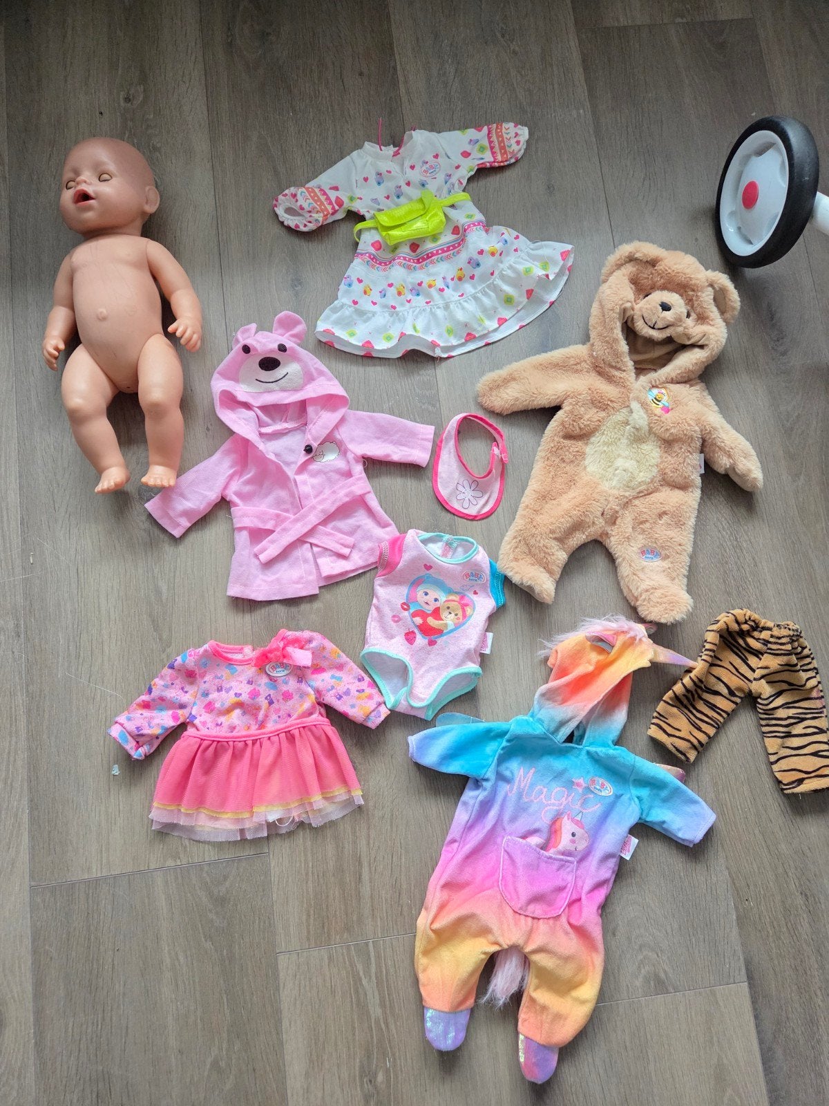 BABYBORN pop met kleding en kinderwagen, Ophalen, Gebruikt, Babypop