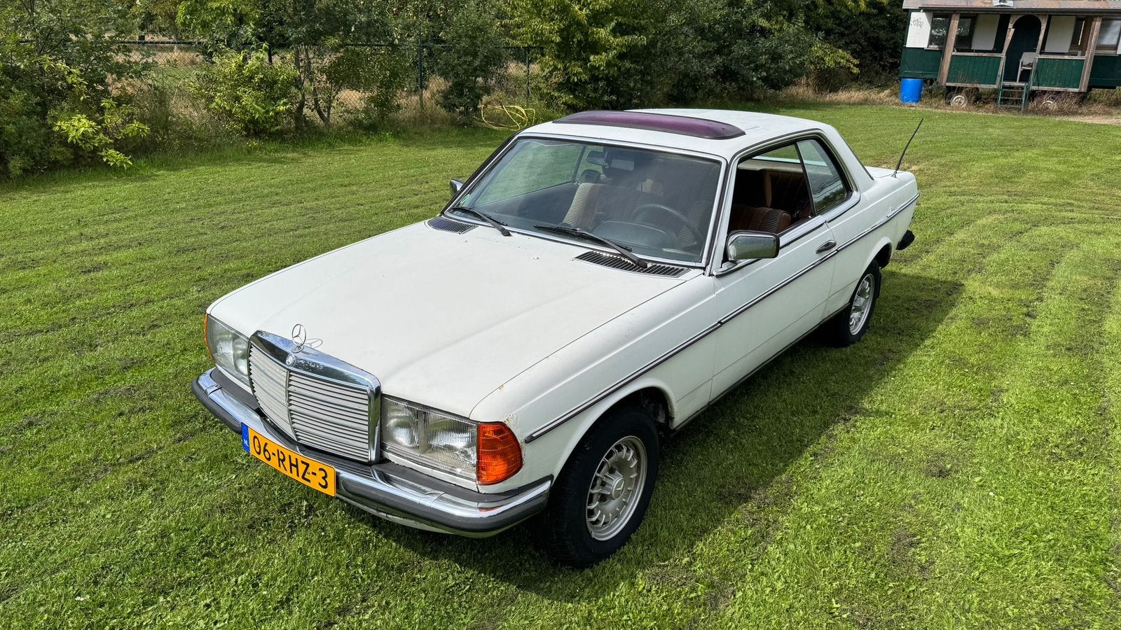 Mercedes coupe lpg belastingvrij 1979, Auto's, 4 cilinders, Mondeo, Zwart, Origineel Nederlands