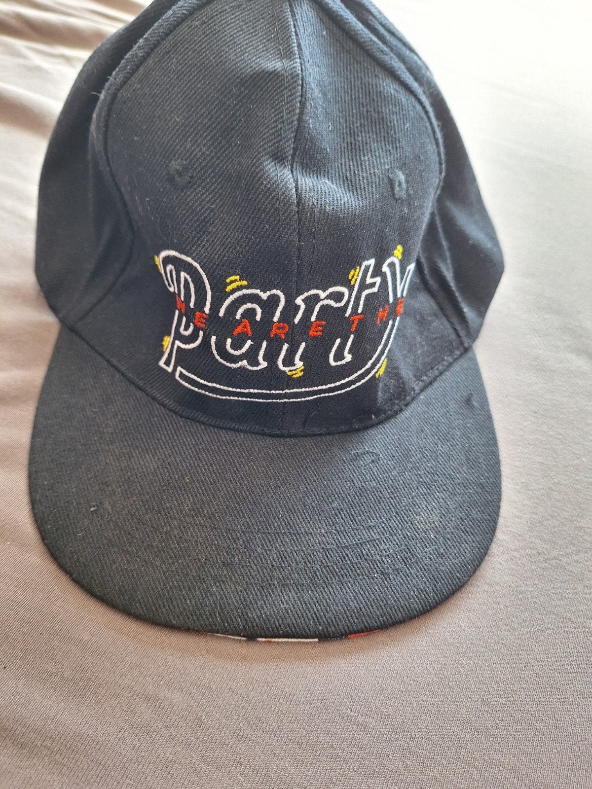 Zwart gekleurde pet, Ophalen of Verzenden