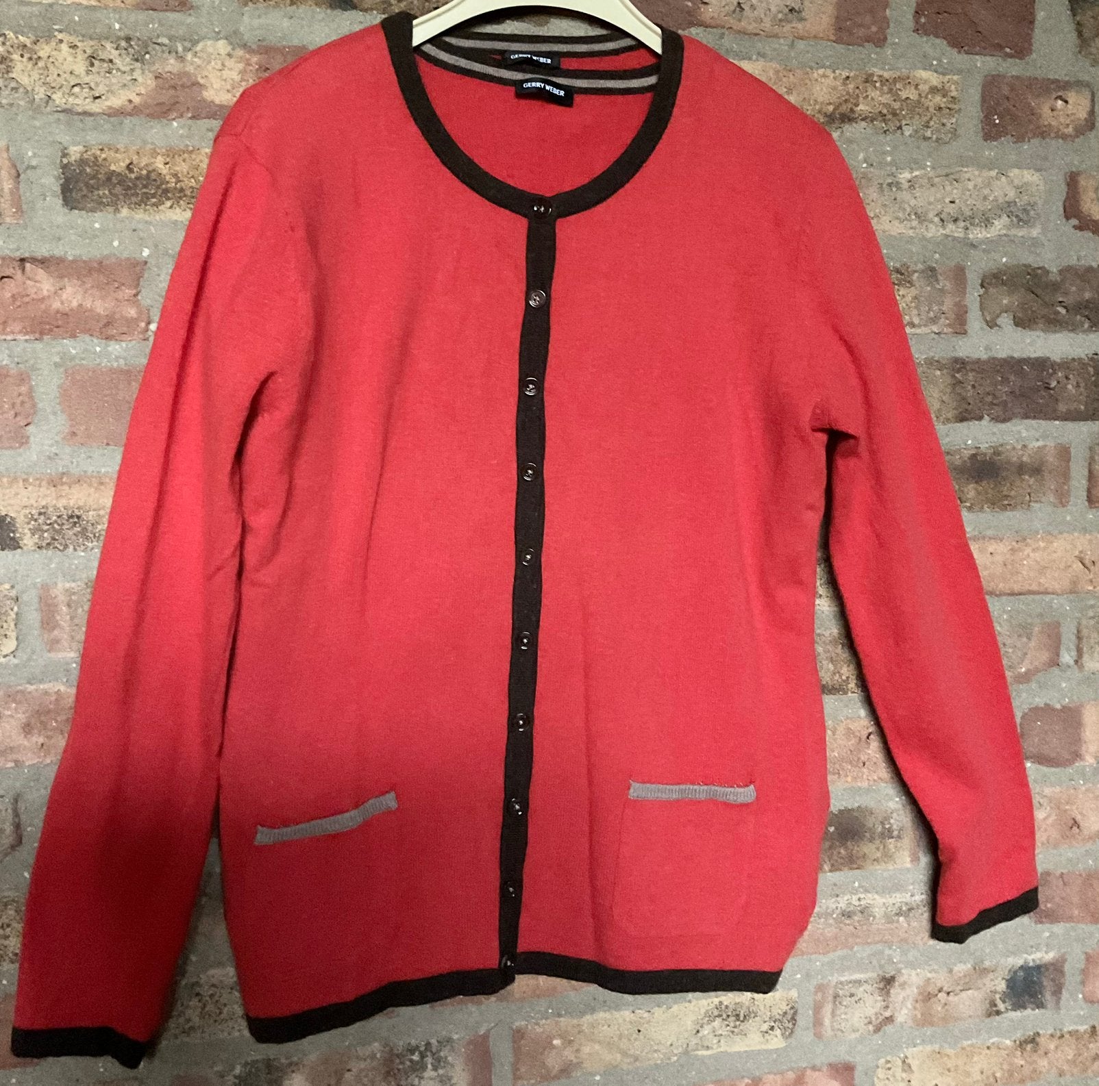 Gerry Weber! Nieuw prachtig twinset, vest en trui brique 40, Kleding | Dames, Ophalen of Verzenden, Nieuw, Maat 42/44 (L), Overige kleuren