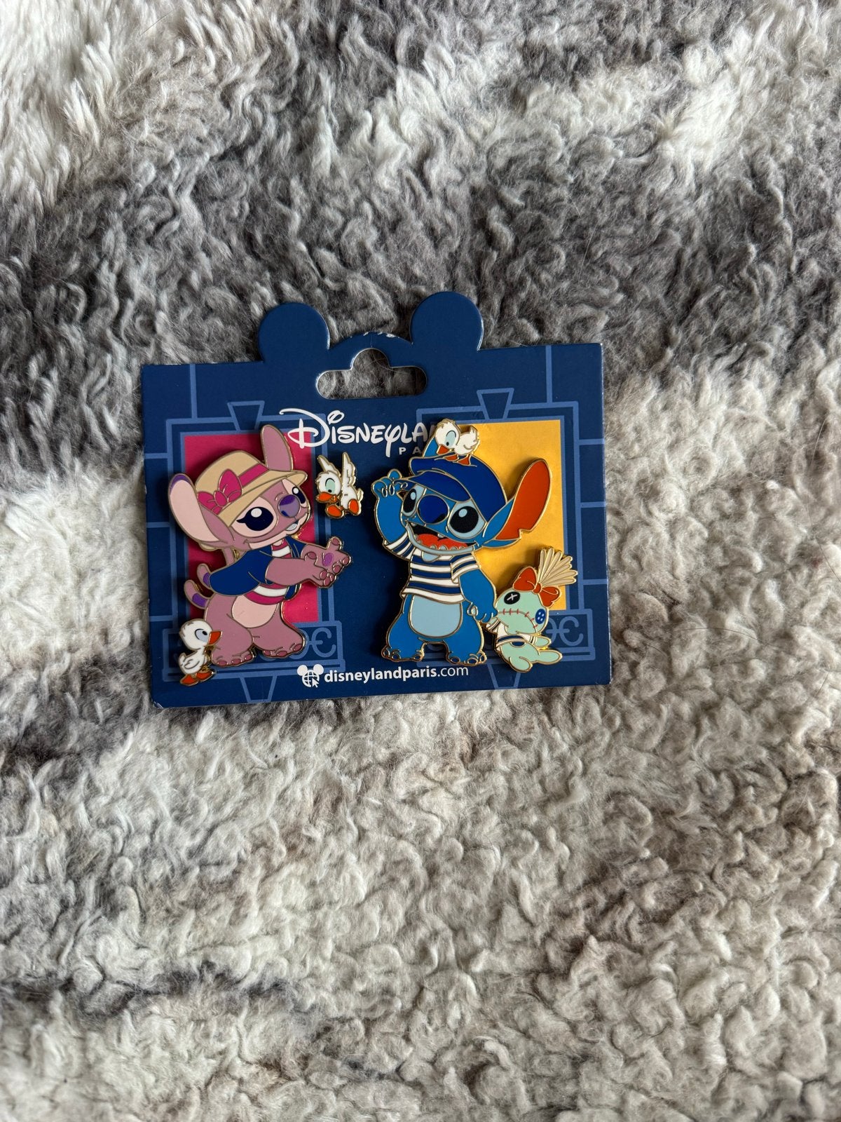 Disney Stitch en Angel Pins - Disneyland Parijs, Verzamelen, Disney, Ophalen of Verzenden, Overige figuren, Zo goed als nieuw