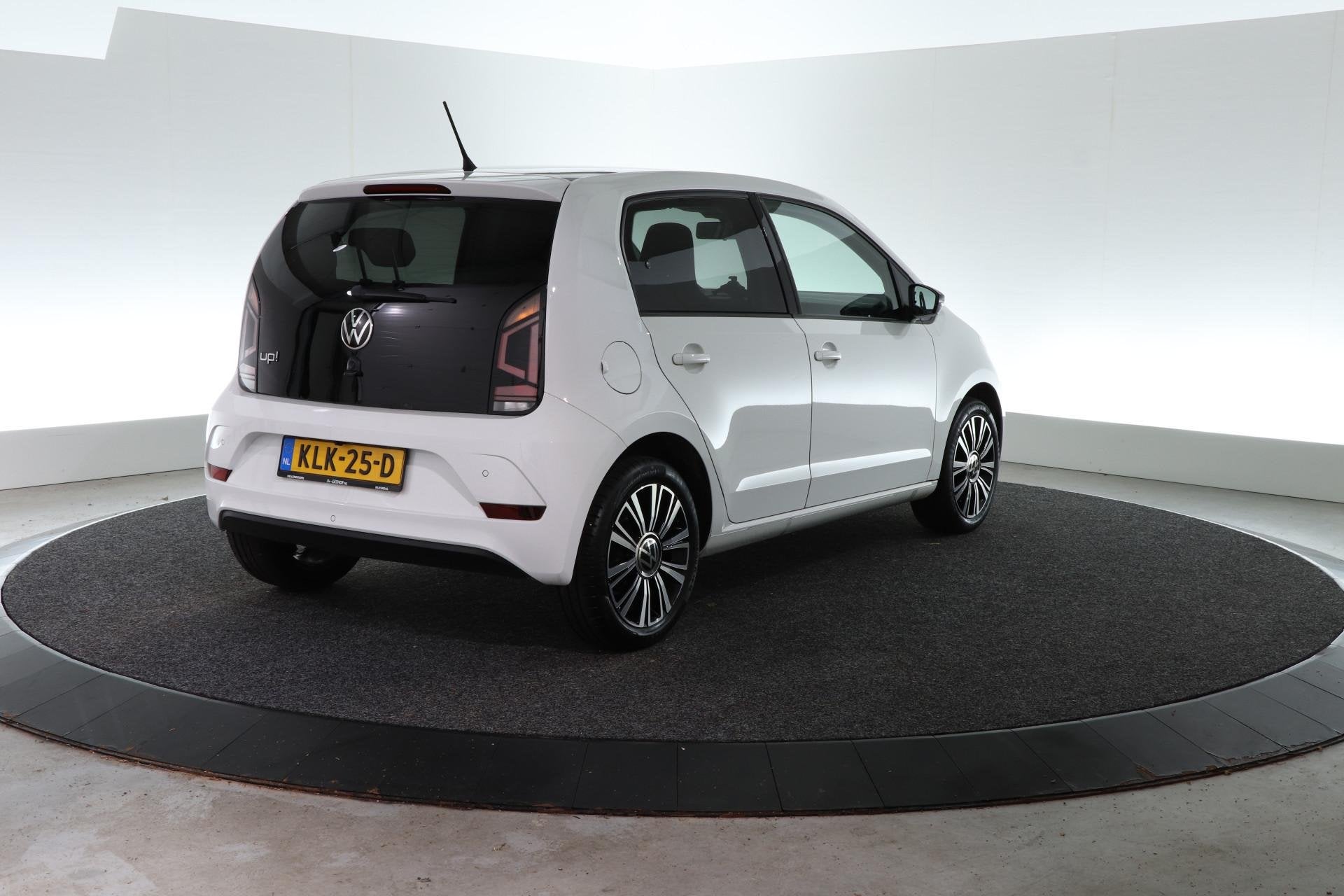 Volkswagen Up! 1.0 | ALL-IN PRIJS | CAMERA | CRUISE | STOELV, Auto's, Volkswagen, Stof, Gebruikt, 4 stoelen, Bedrijf
