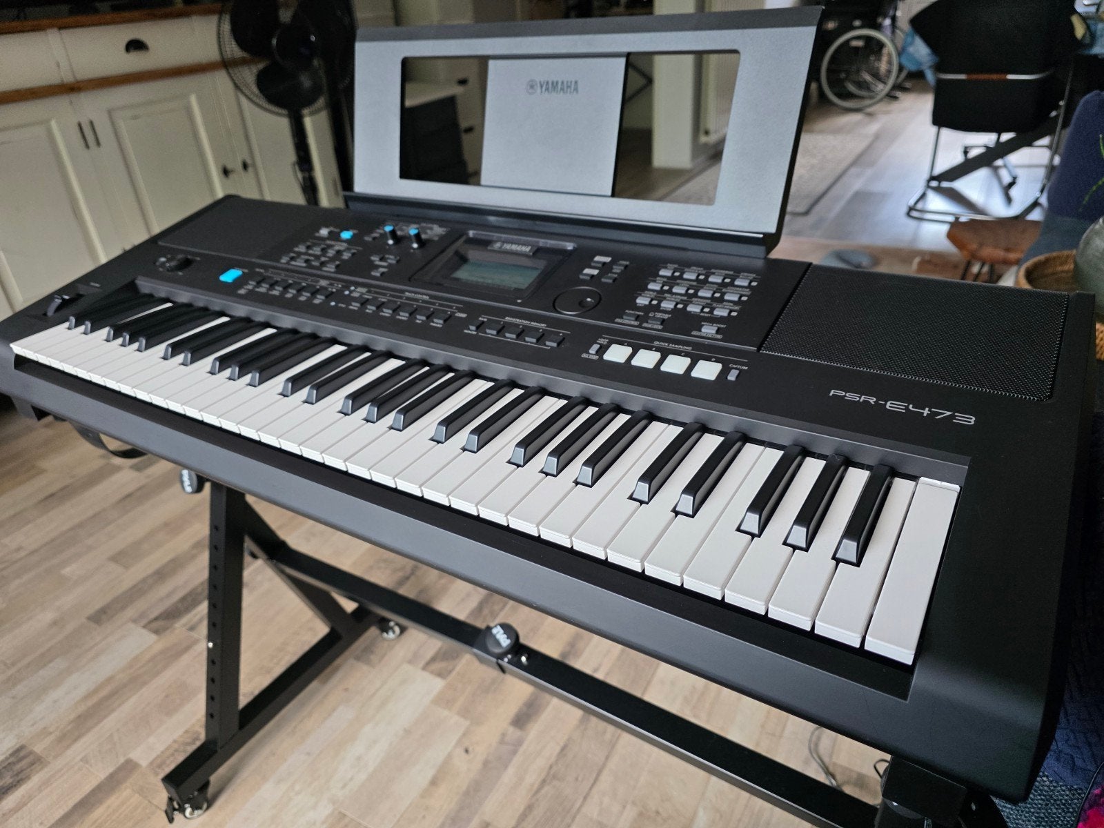 Keyboard Yamaha PSR E473, 1/2 jaar jong, Muziek en Instrumenten, Ophalen, Zo goed als nieuw, 61 toetsen, Yamaha