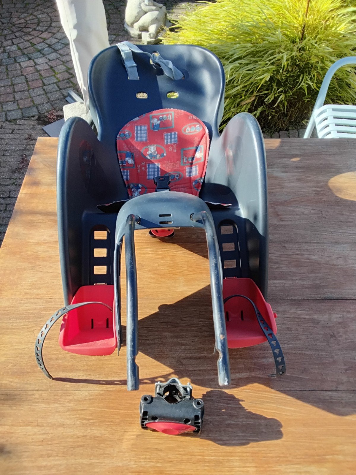 Stevig Fietsstoeltje Achter - Zwart met Rood Kussen, Fietsen en Brommers, Fietsaccessoires | Fietsstoeltjes, Ophalen, Achterzitje