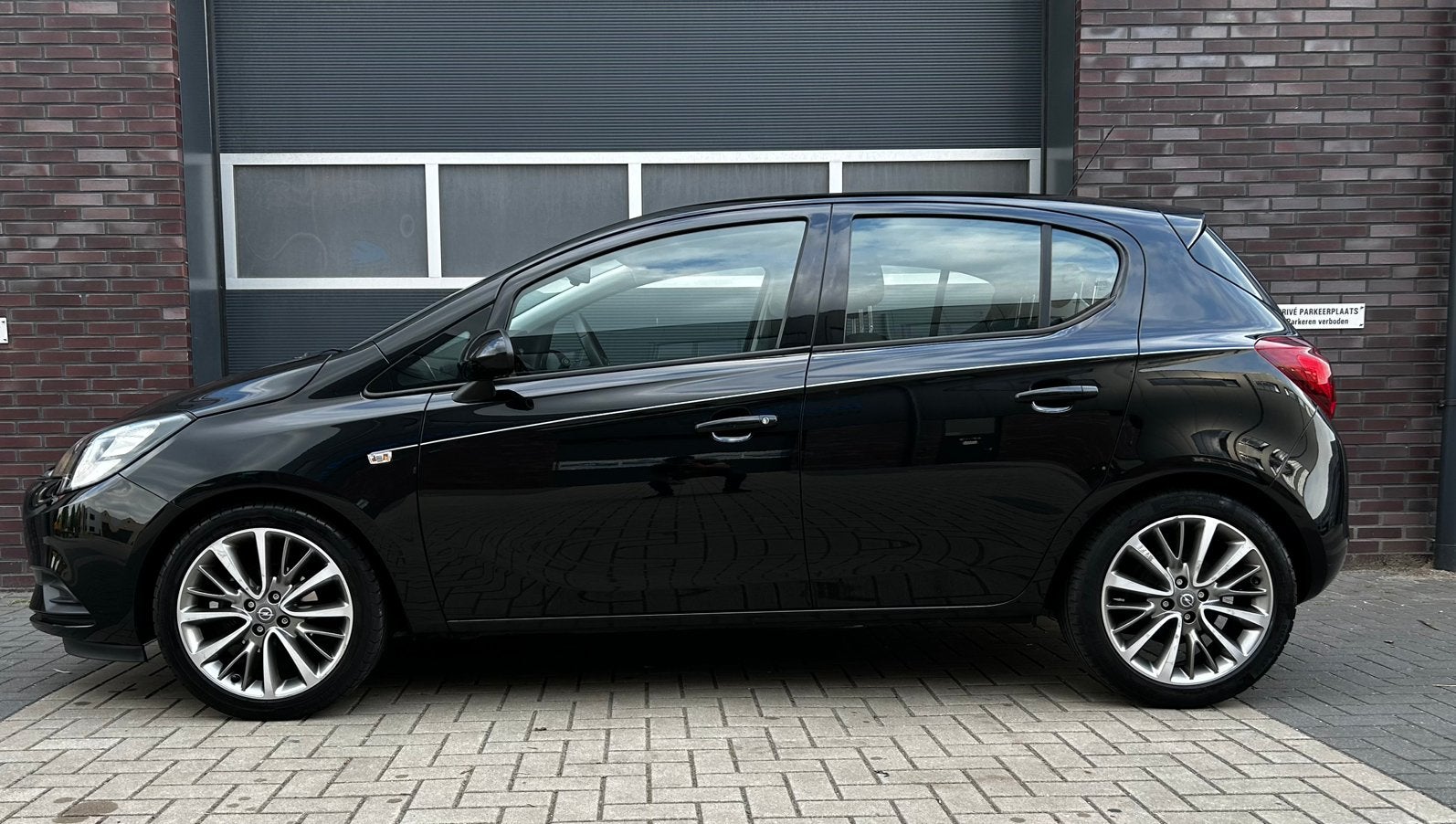 Opel Corsa 1.2-16V Ecoflex 5D ‘17-Airco- 17” l.m. velgen, Voorwielaandrijving, Zwart, 1229 cc, Handgeschakeld