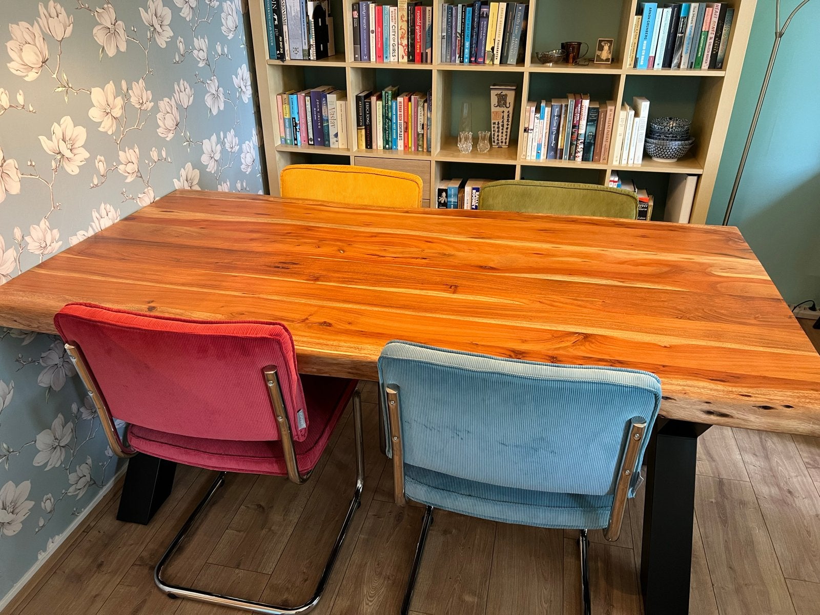Robuuste houten boomstamtafel in uitstekende staat, Huis en Inrichting, Ophalen, 50 tot 100 cm, Zo goed als nieuw, 150 tot 200 cm