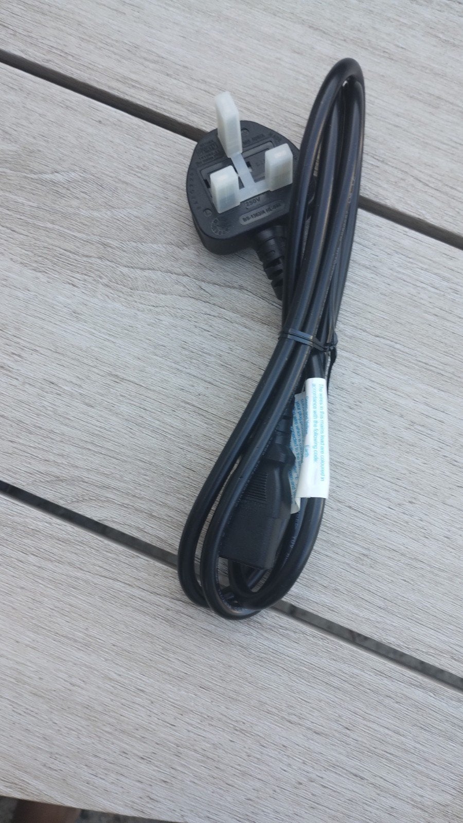 Nieuwe stroomkabel met UK stekker, Ophalen of Verzenden, Nieuw, Minder dan 2 meter, Overige kabels