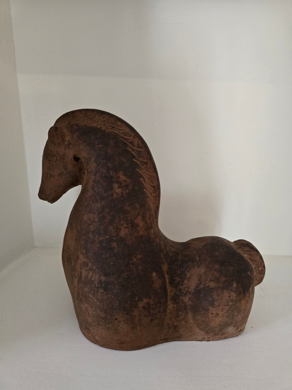 Terracotta paard sculptuur - 32 cm lang, 30 cm hoog, Antiek en Kunst, Ophalen of Verzenden