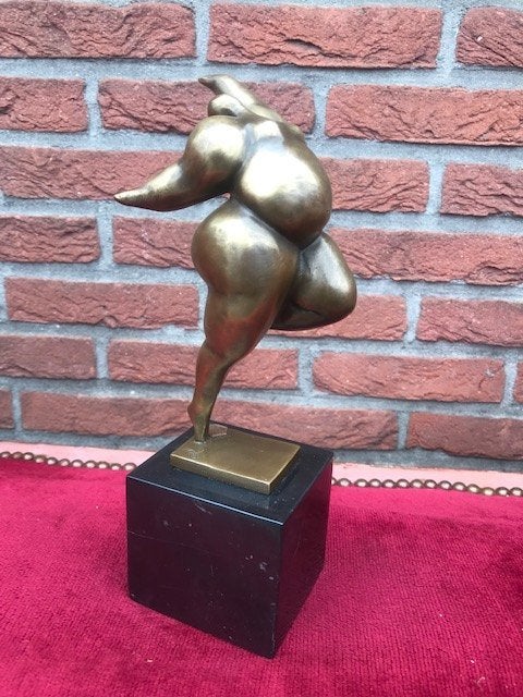 bronzen beeld, energieke gezette dame, Ophalen of Verzenden, Brons