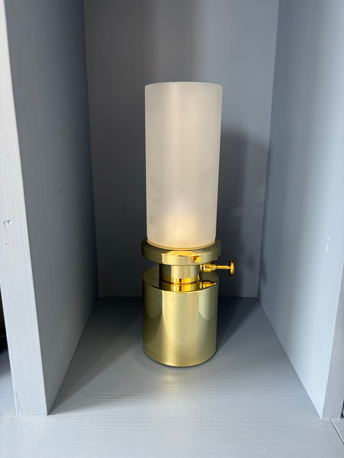 Moderne gouden tafellamp met melkglas h&m home, Huis en Inrichting, Lampen | Tafellampen, Goud, Ophalen of Verzenden, Draadloos