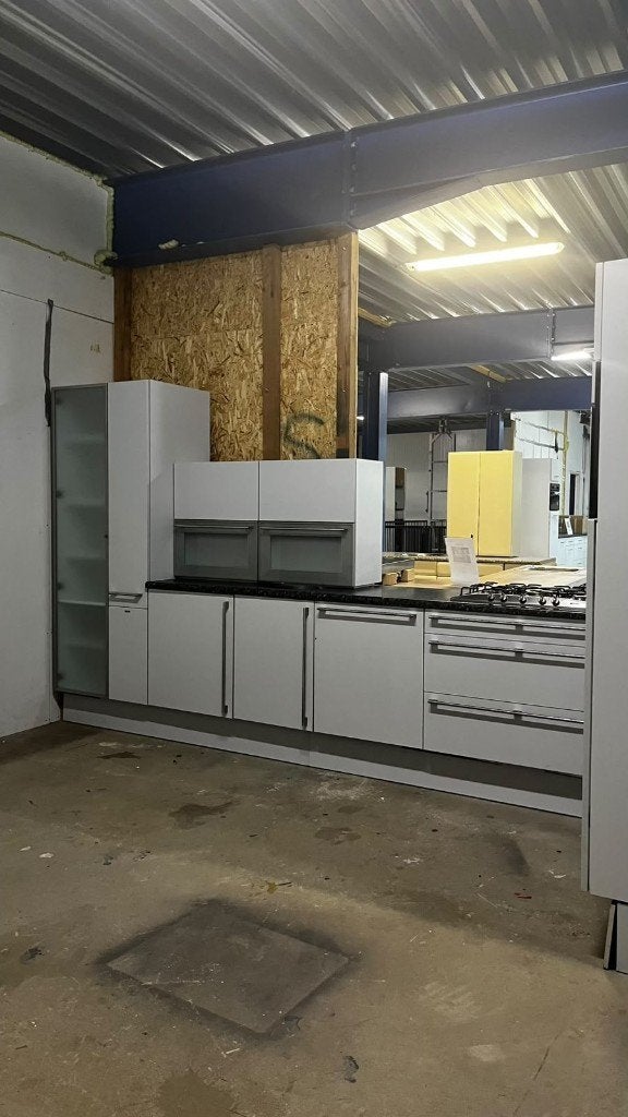 Keuken Compleet met APP 120Keukens op voorraad Nr. 2999, Ophalen, Zo goed als nieuw, Hoekkeuken, Greeploos