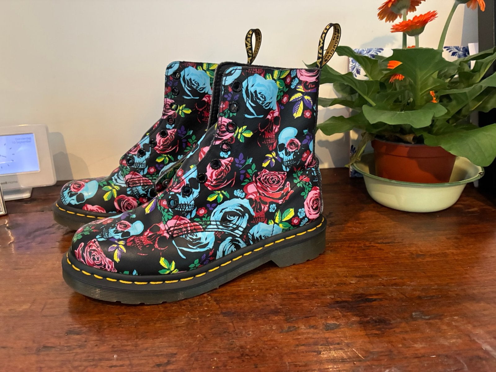 Dr Martens 1460 Pascal Rose Floral Skull Fantasy, Zwart, Lage of Enkellaarzen, Ophalen of Verzenden, Zo goed als nieuw