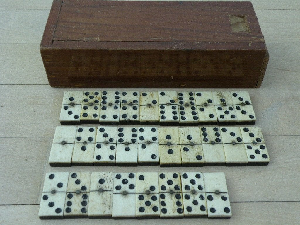 Dominostenen in authentiek kistje.Antiek. Geen kunststof., Ophalen of Verzenden