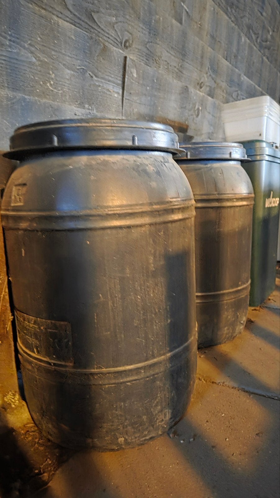 1x grijze voerton met schroefdeksel 40 L, Ophalen, Gebruikt
