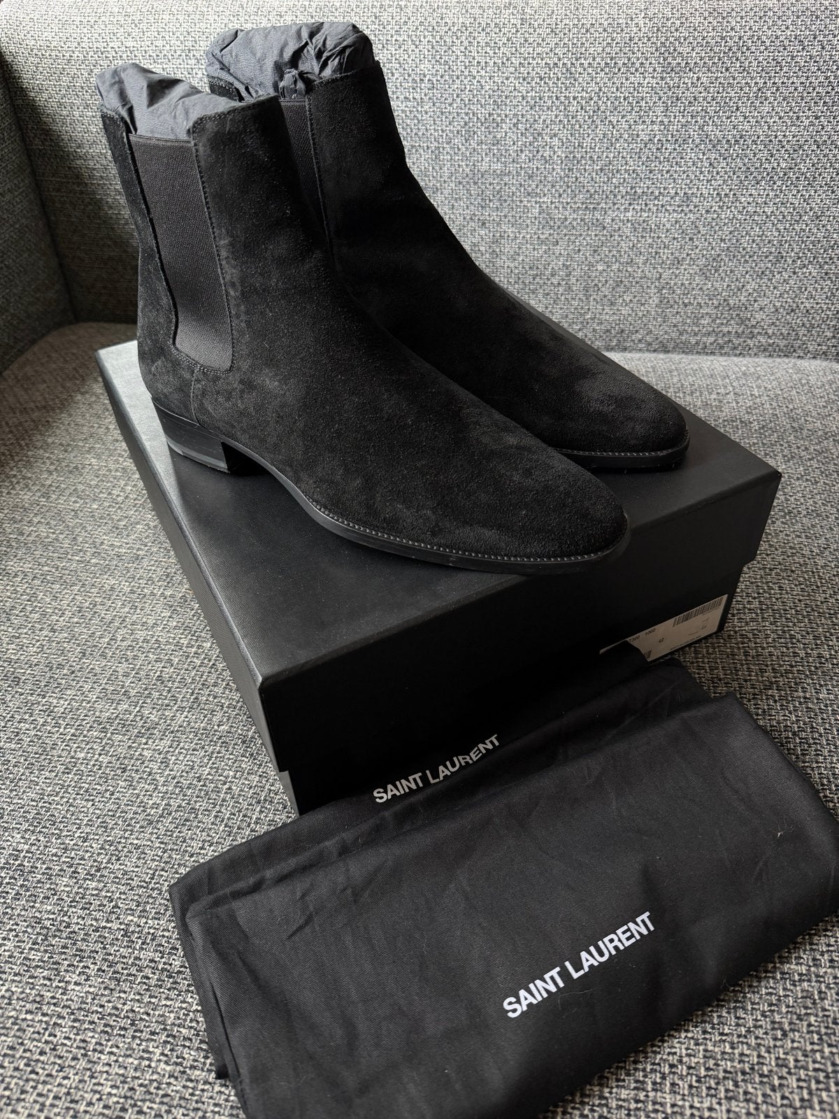 Yves Saint Laurent Wyatt Suede Chelsea Boots - Maat 42, Zwart, Boots, Ophalen of Verzenden, Zo goed als nieuw