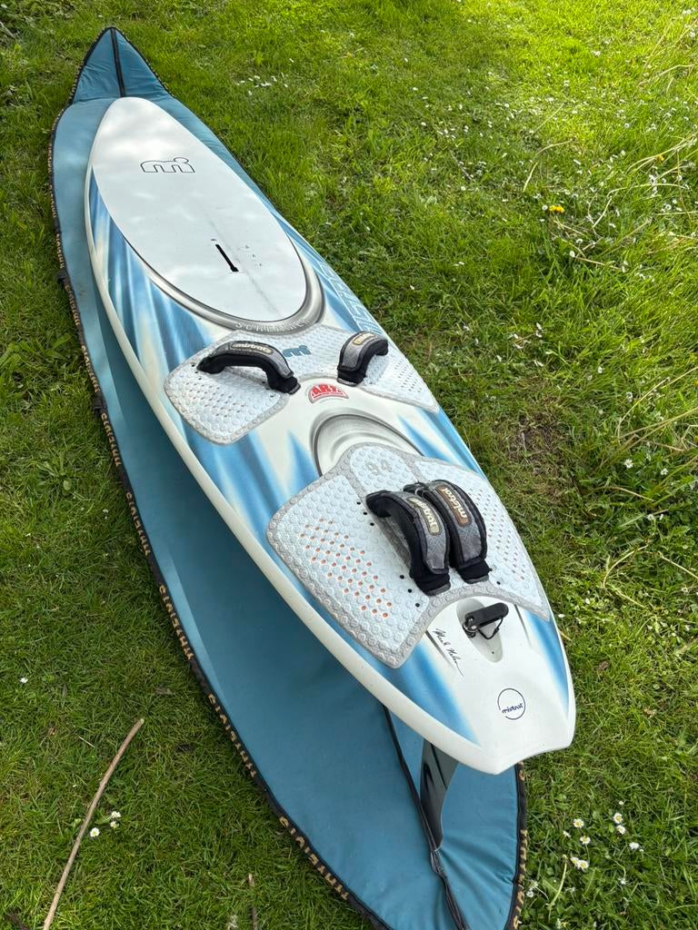 Mistral screamer en Arrow slalom zeil - compleet en klaar!, Watersport en Boten, Windsurfen, Ophalen, Mistral, Met giek, 6.5 m² tot 8 m²