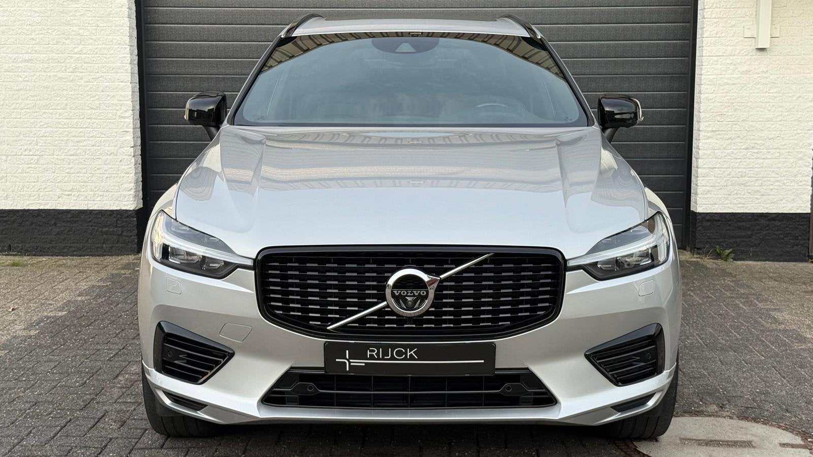 Volvo XC60 2.0 T6 Plug-in hybrid AWD R-Design | 360 | HK |, Automaat, Gebruikt, Zwart, 1969 cc