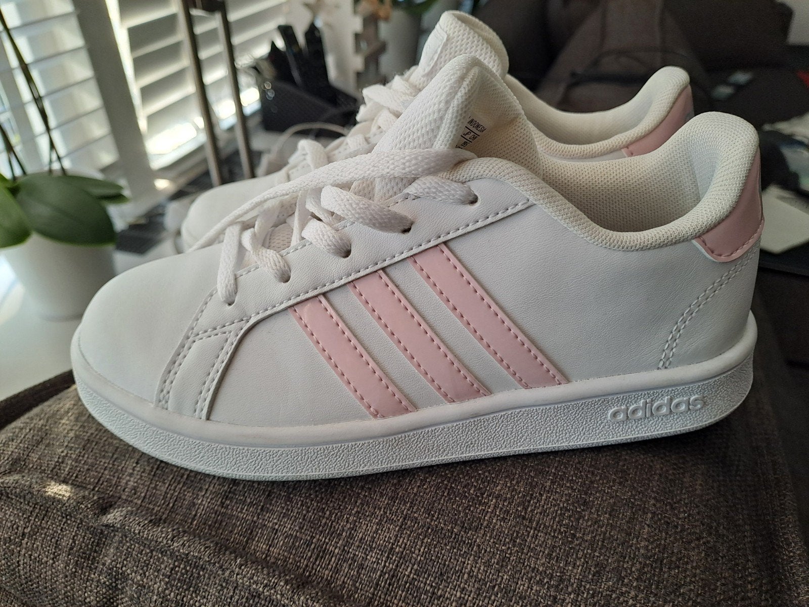 Mt 32 nieuwe Adidas sneakers wit/roze, Sport en Fitness, Loopsport en Atletiek, Ophalen of Verzenden, Nieuw, Overige typen, Adidas