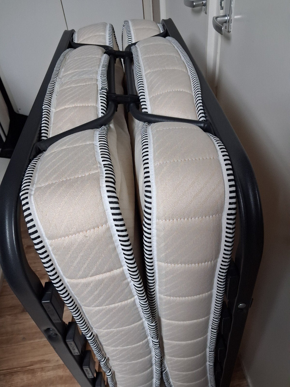 Foto 2 van Opklapbaar logeerbed - Zo goed als nieuw