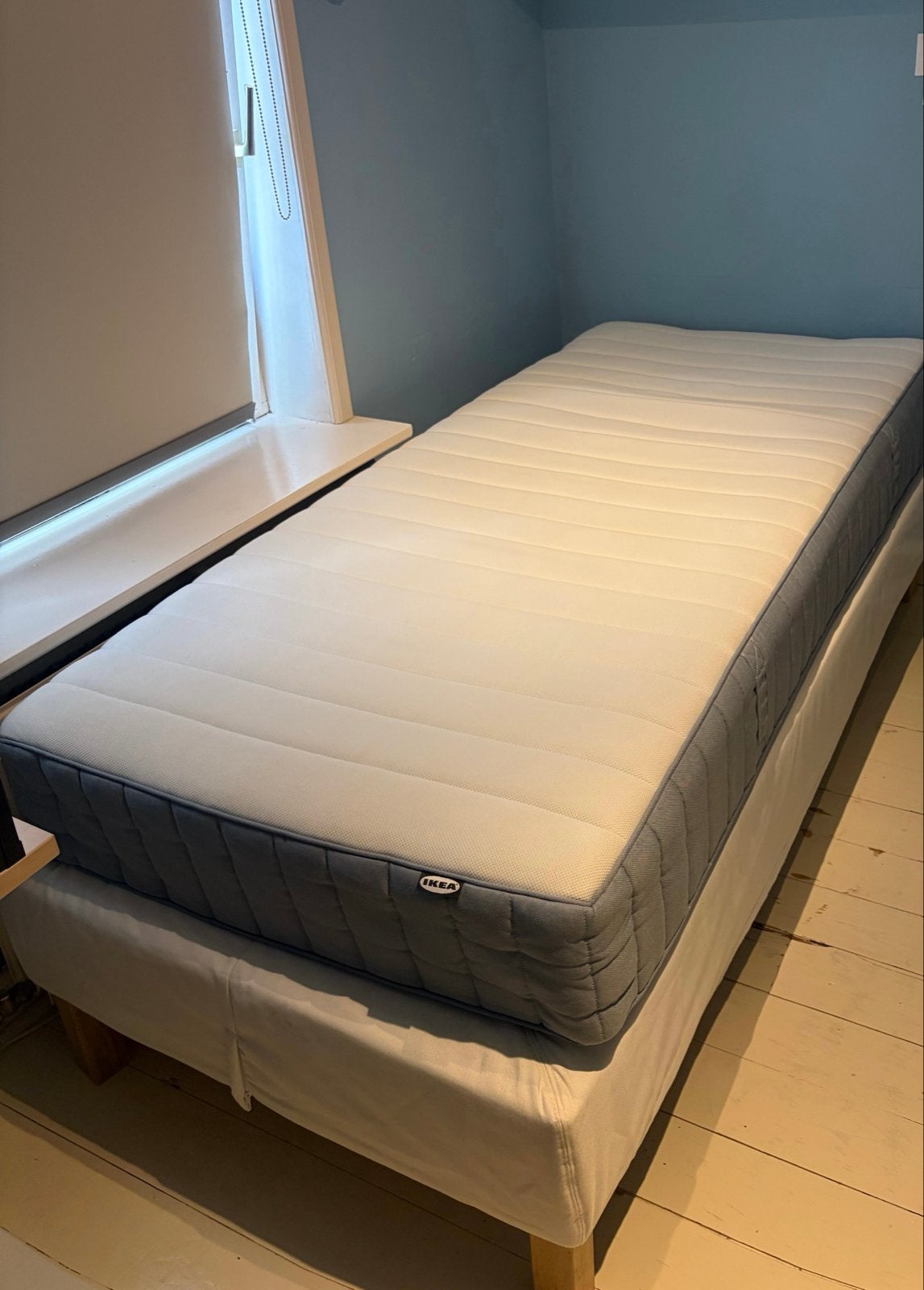 IKEA LYNGÖR boxspring  met VALEVÅG matras 90x200