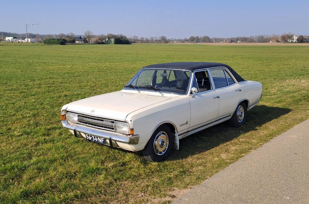 VERKOCHT Opel commodore a 4 deurs 2.8, Particulier, Te koop