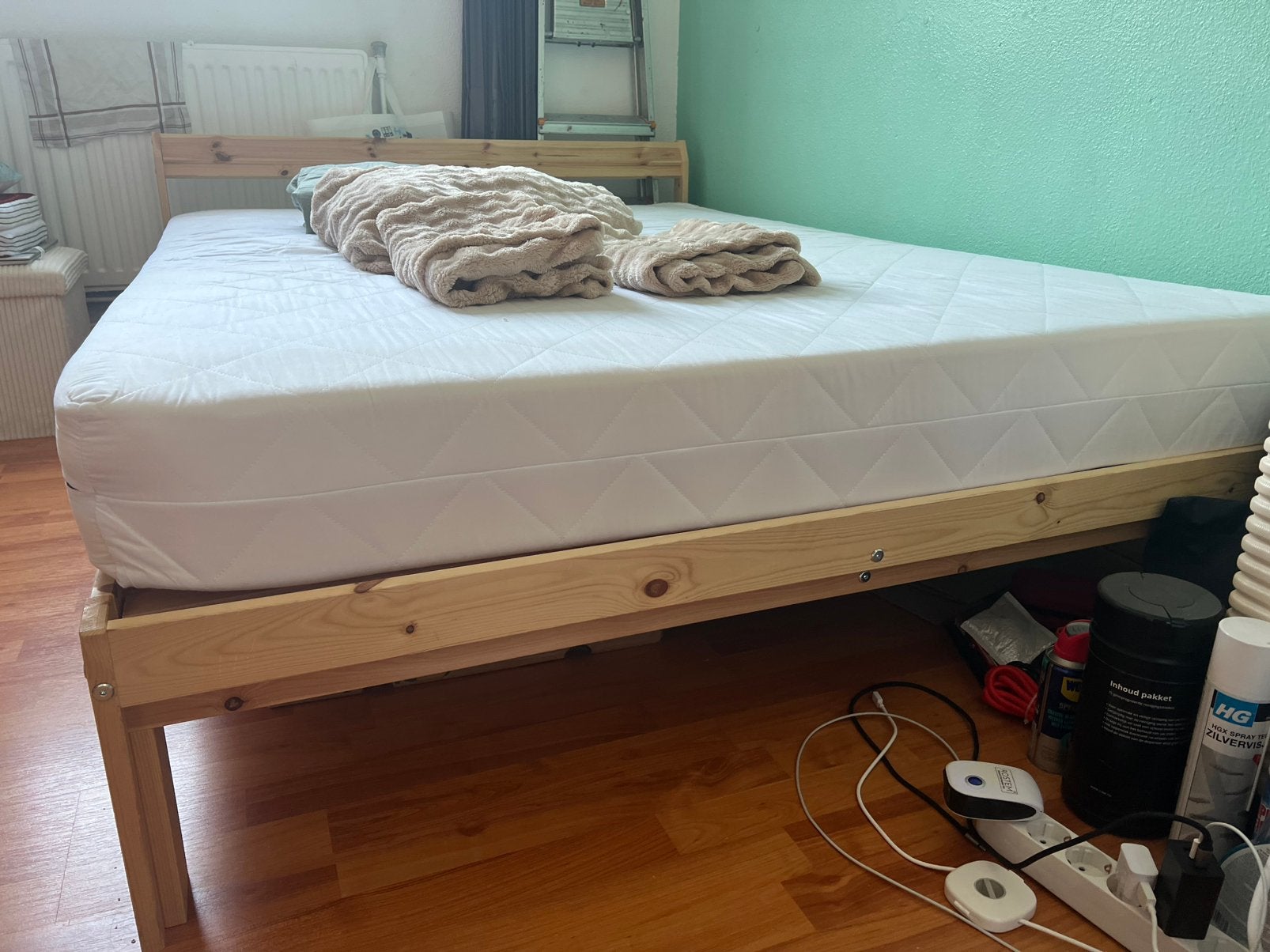 Tweepersoonsbed met matras en twee hoeslakens, Ophalen, Beige, Tweepersoons, 140 cm