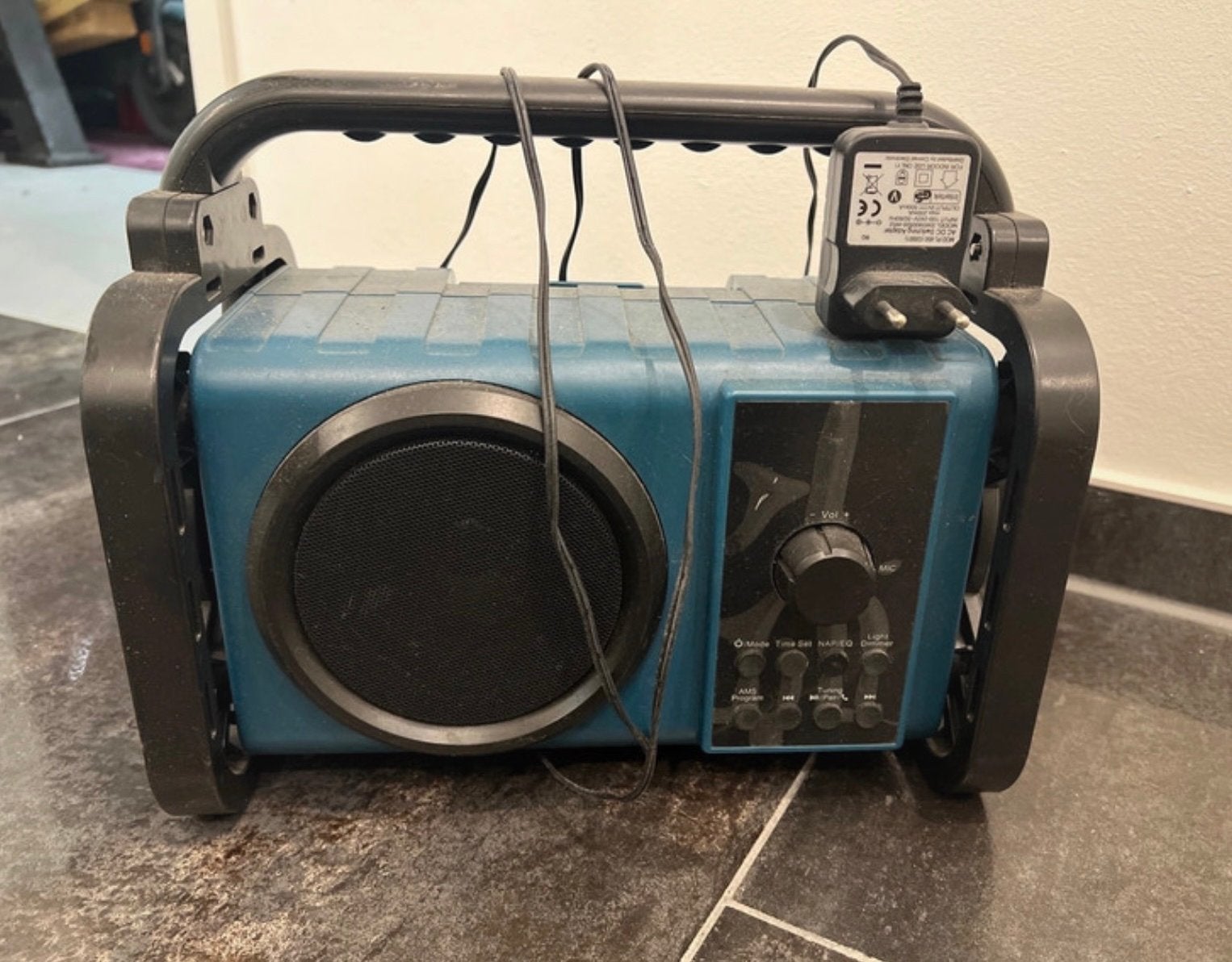 Robuuste bouwradio met adapter Medion oplaadbaar intern accu, Ophalen of Verzenden, Gebruikt, Bouwradio