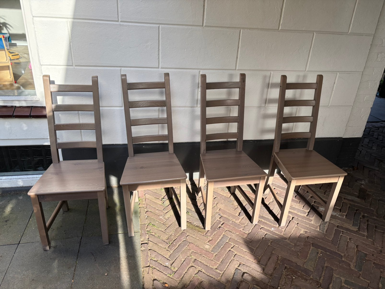 4 leuke grenen houten IKEA KAUSTBY stoelen € 10 pst., Ophalen, Bruin, Zo goed als nieuw, Vier