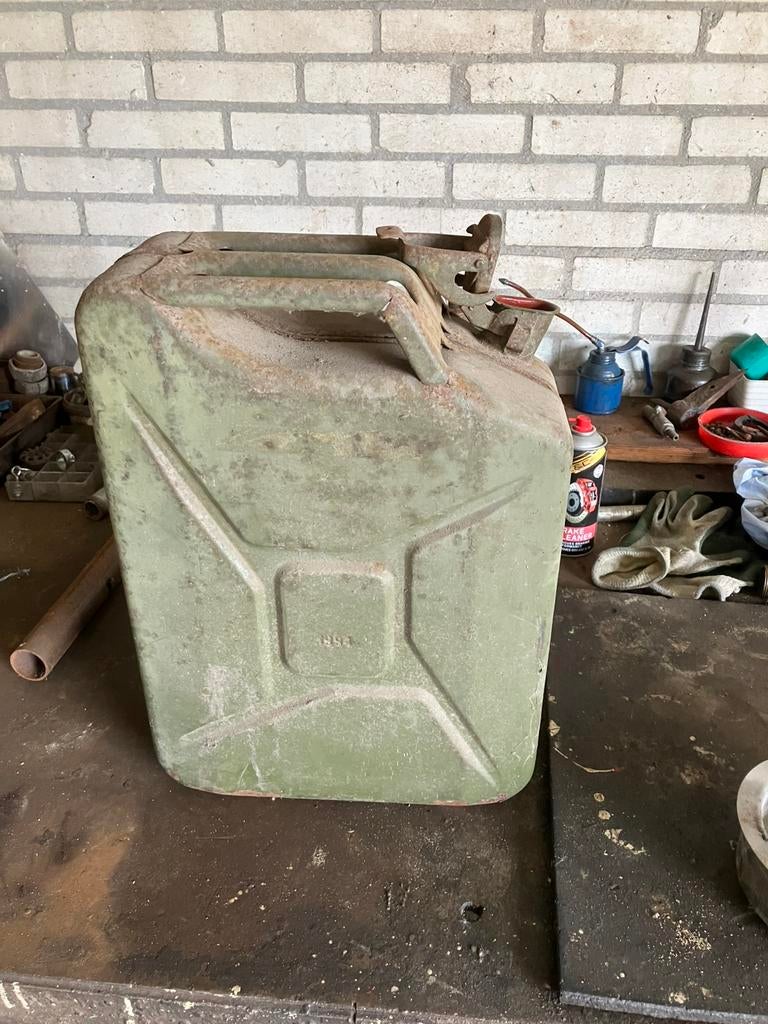 Jerrycan, Ophalen