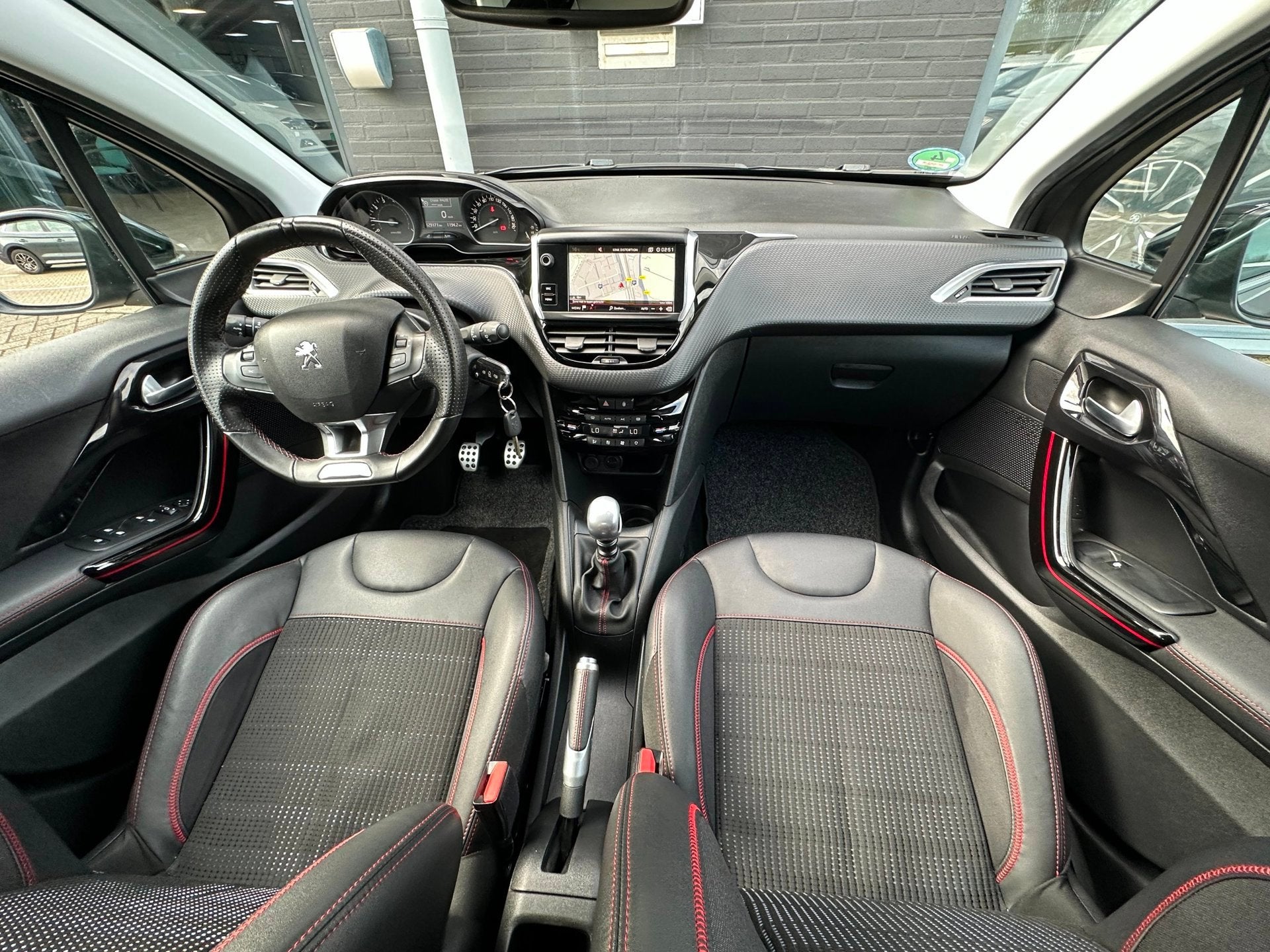 Peugeot 208 1.2 PureTech GT-Line/110 PK/CAMERA/NAVI/CARPLAY/, Euro 6, 1199 cc, Leder en Stof, Bedrijf