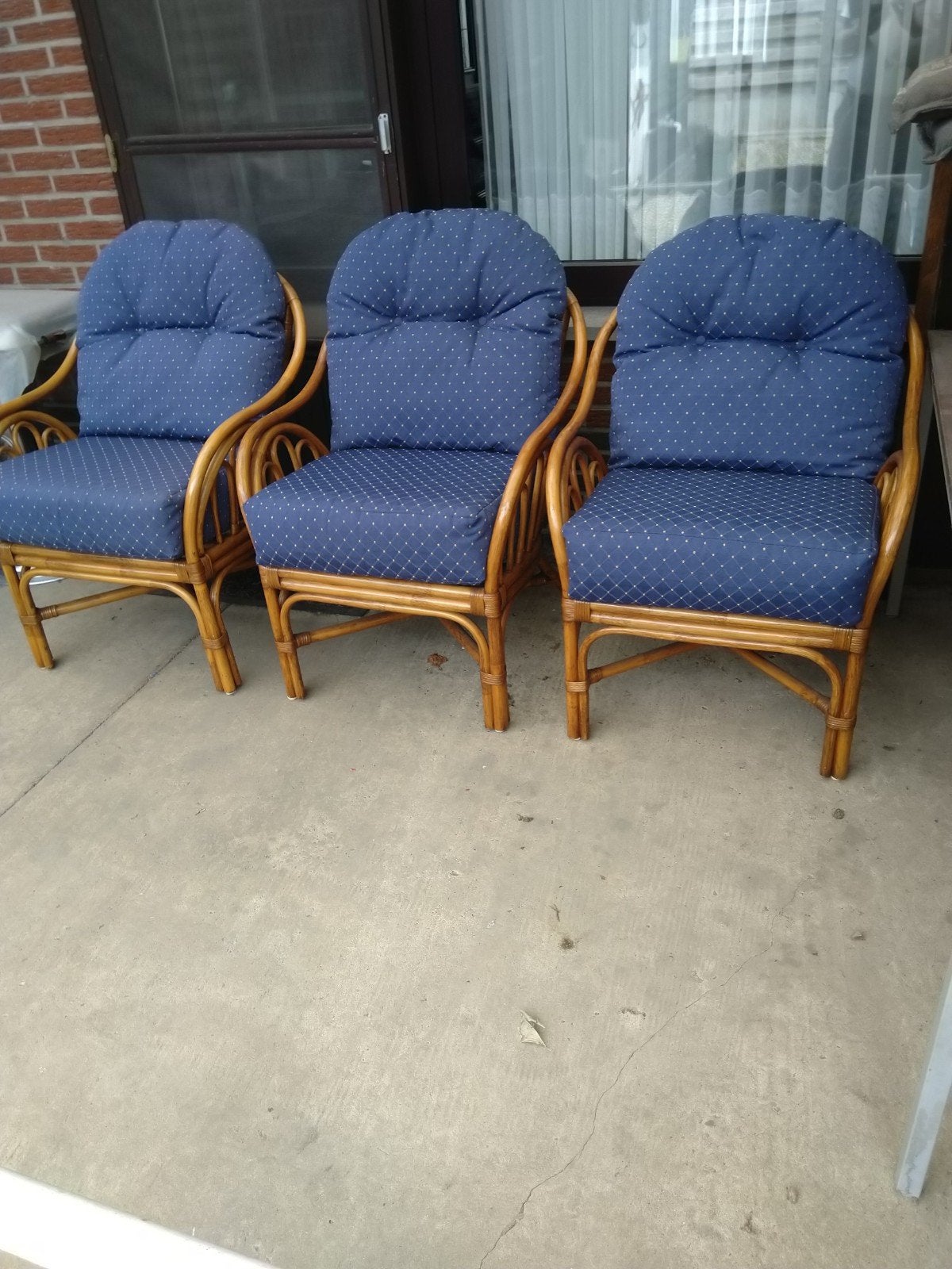 Set van 3 rotan stoelen met blauwe kussens, Huis en Inrichting, Stoelen, Ophalen, Gebruikt, Drie, Blauw