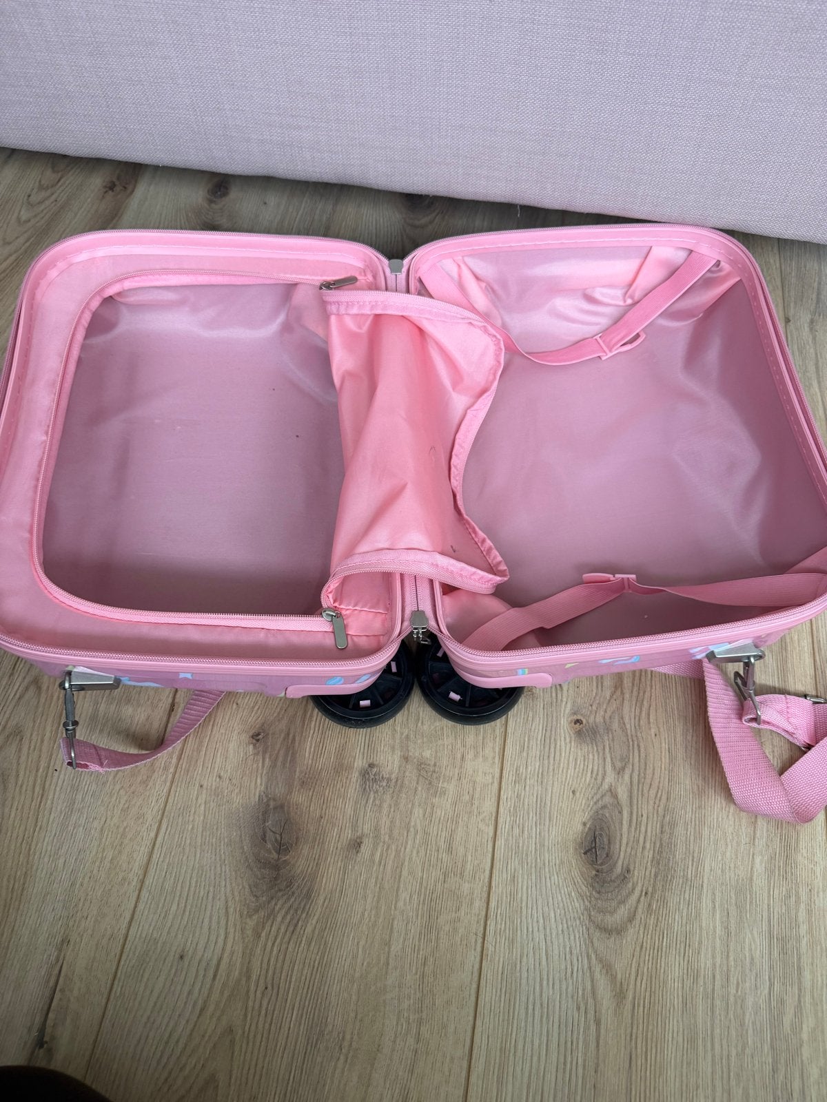Roze kinderkoffer met eenhoorns en wieltjes, Sieraden, Tassen en Uiterlijk, Koffers, Gebruikt, Hard kunststof, Minder dan 50 cm