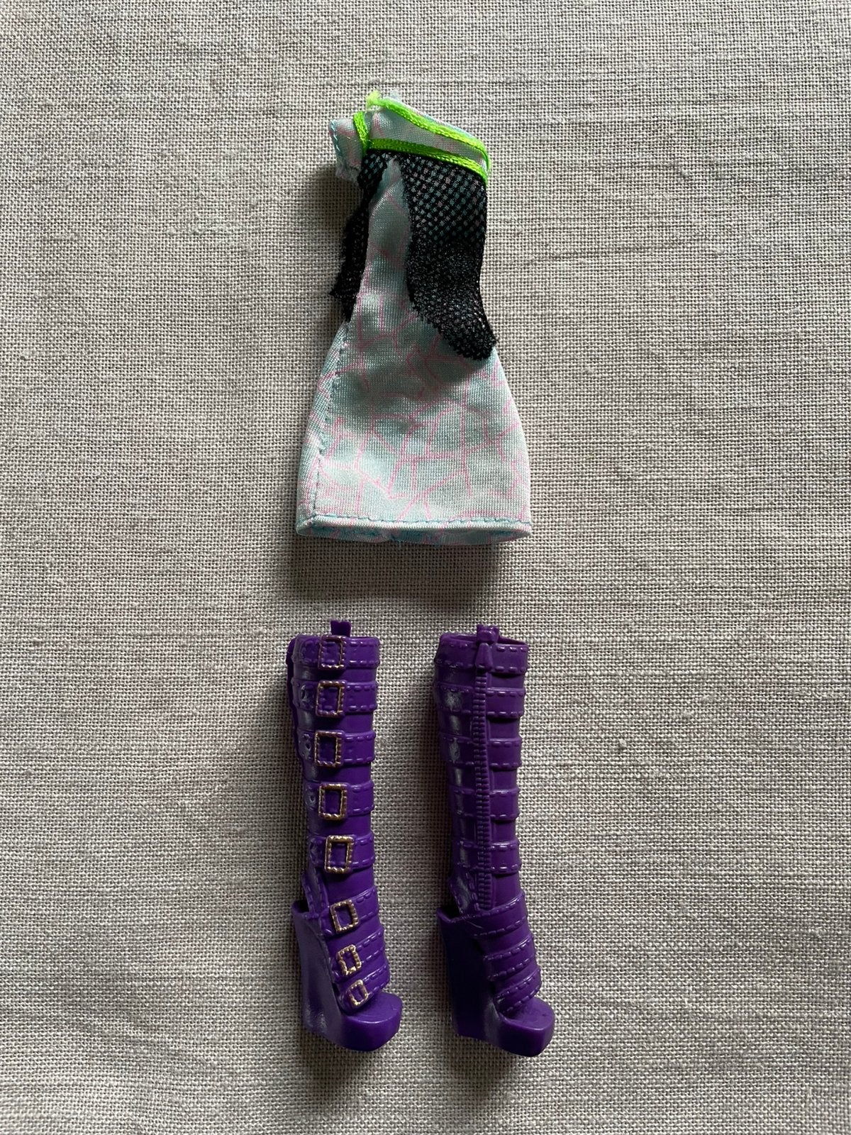 Monster High jurkje en laarzen Mattel Barbie., Ophalen of Verzenden, Gebruikt, Kleertjes