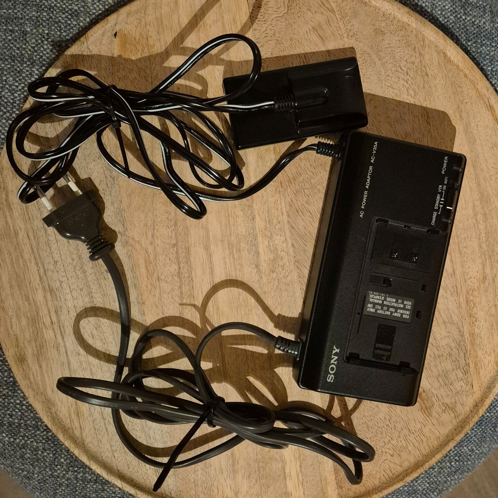 AC Power Adapter Batterijlader voor Sony Hi8 CCD-TR808E, Ophalen of Verzenden, Gebruikt