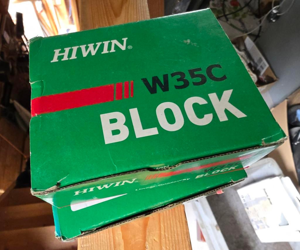 HIWIN wagens HGW35 “Flens type“ HGW-35. Nieuw 2 stuks, Ophalen of Verzenden, Nieuw, Elektrisch, Overige soorten