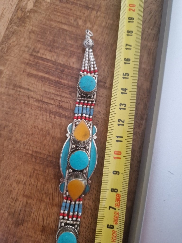 Tibetaanse armband met turquoise en barnstenen., Sieraden, Tassen en Uiterlijk, Ophalen of Verzenden, Zilver, Armband, Met edelsteen