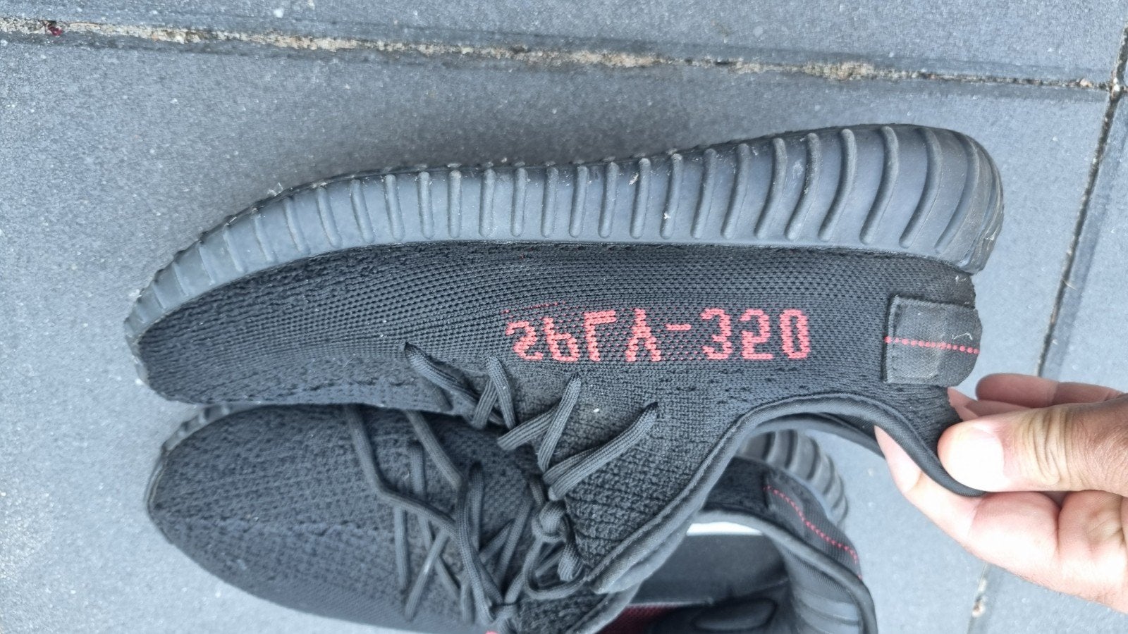 Adidas Yeezy Boost 350 V2 Black Red maat 44, Kleding | Heren, Schoenen, Zwart, Ophalen of Verzenden, Sneakers of Gympen, Adidas